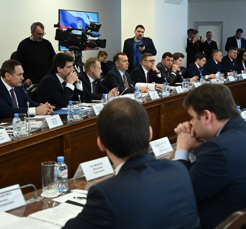 О научно-производственном и кадровом потенциале УрФО